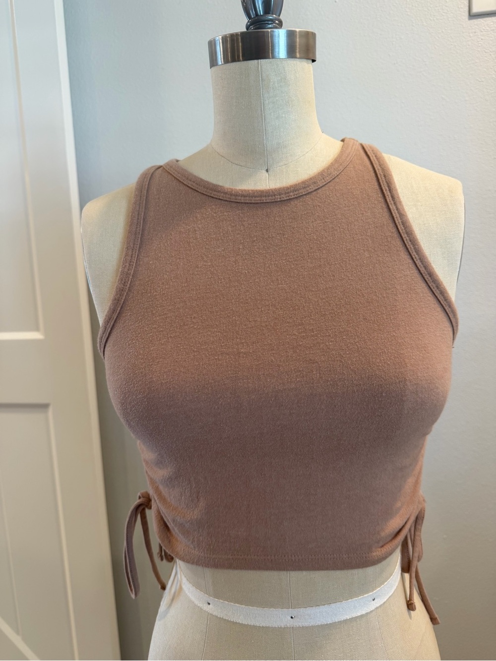 Side-Tie Ribbed Crop Tank Top - Brown